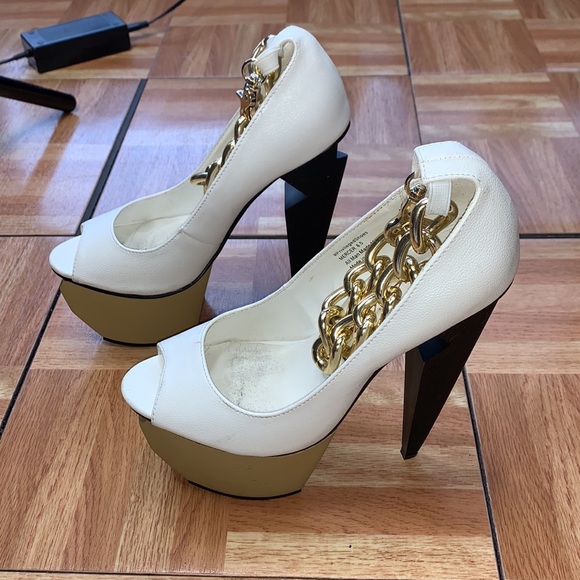 Privileged Mercer Heels w/Gold Chain - GUC 6.5 White/Gold/yellow/black - Picture 8 of 10